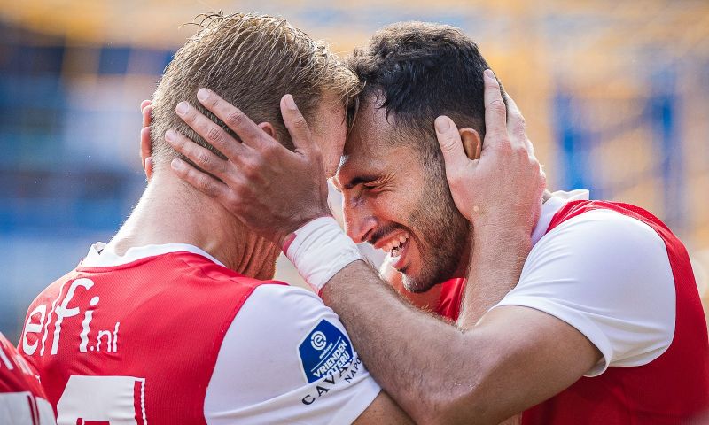 AZ dankt uitblinkende Pavlidis en gaat opnieuw aan kop in de Eredivisie