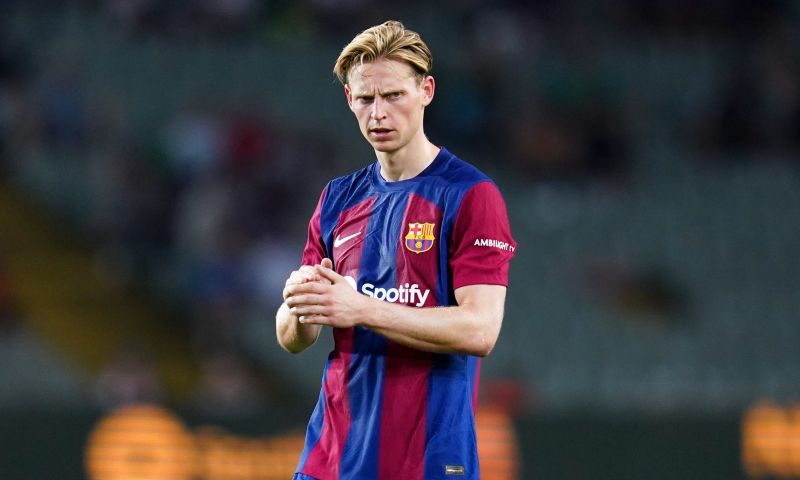 Xavi en Spaanse pers loven Frenkie de Jong: 'Weer de MVP van Barcelona'