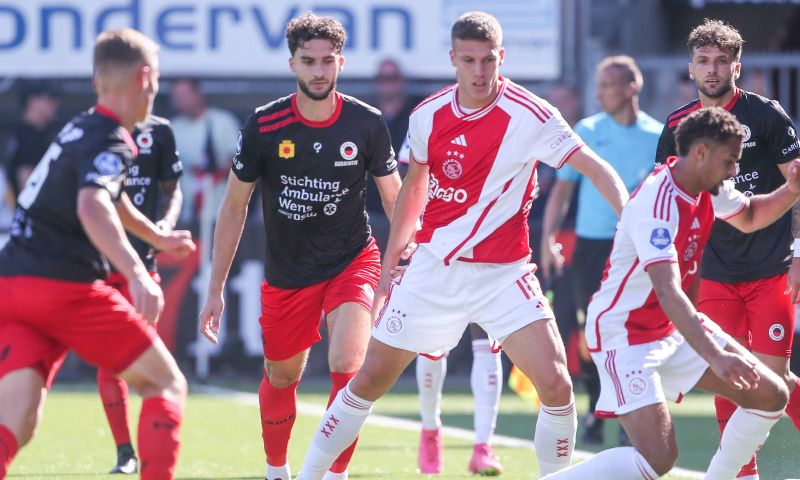 Van der Vaart zag twee Ajax-duo schutteren tegen Excelsior: 'Soms Circus Rensch'