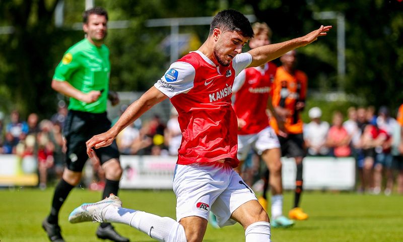 Kluivert en Bogarde shoppen met Adana bij AZ en hebben nieuwe spits binnen