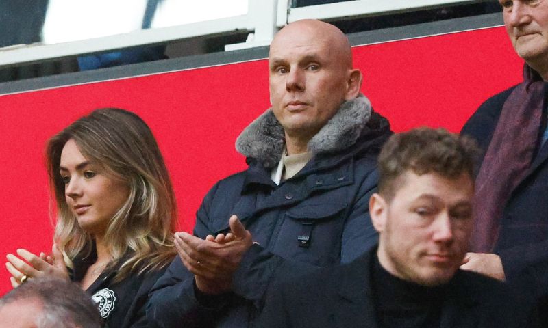 'Ajax overweegt Van Halst tijdelijk te promoveren tot algemeen directeur'