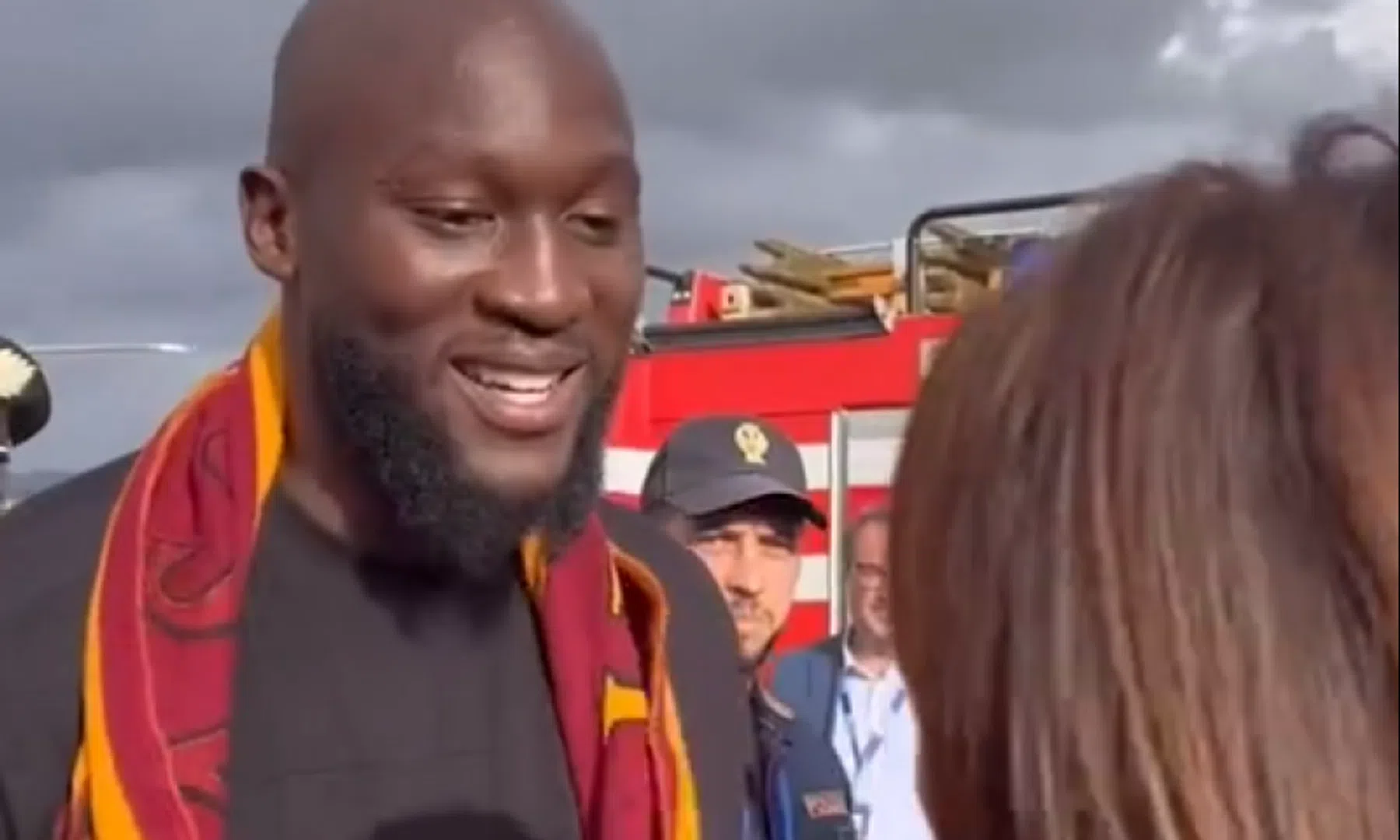 Lukaku krijgt AS-Roma sjaaltje cadeau