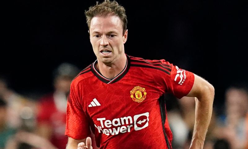 Jonny Evans tekent eenjarig contract bij Manchester United