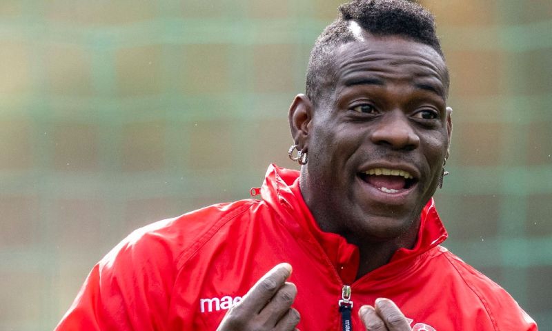 'Balotelli forceert transfer in Zwitserland en wordt uit selectie gezet'