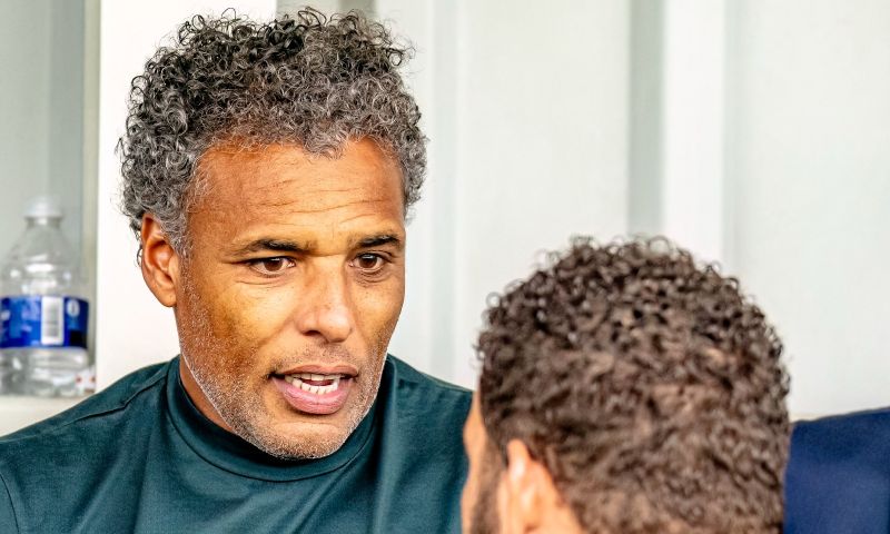 Van Hooijdonk weer terug bij Studio Voetbal: 'Ik heb contact gezocht met Steijn'