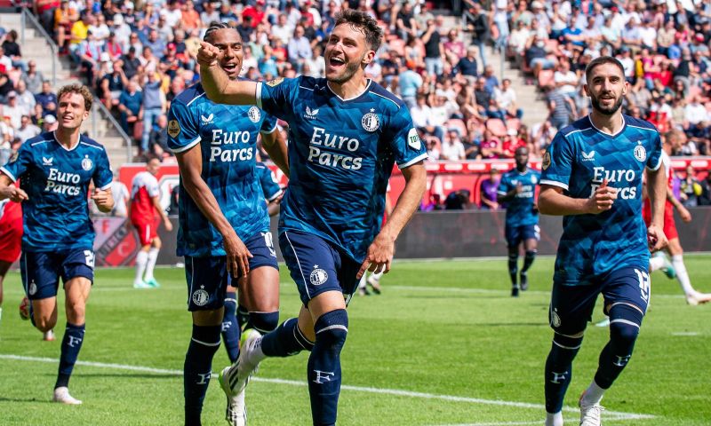 Feyenoor verslaat FC Utrecht via Stengs en Ueda