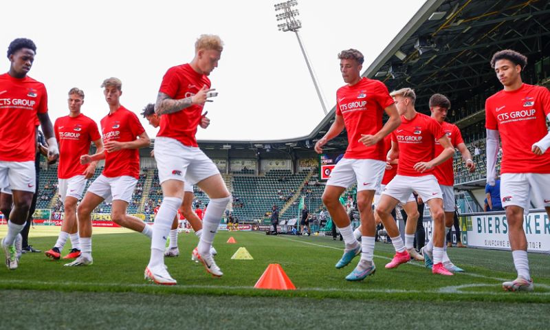 AZ begonnen met twee basisdebutanten tegen Vitesse