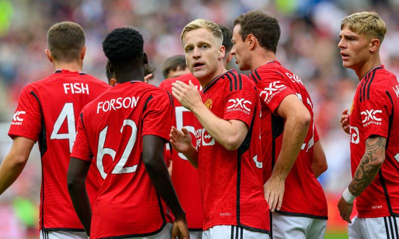 United neemt Van de Beek niet op in CL-selectie