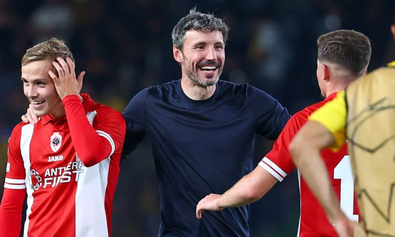 Van Bommel sluit Saudi-Arabië niet uit: 'Er is interesse, dat klopt'