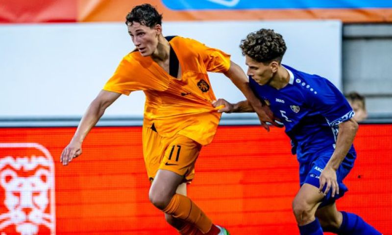 Van Marwijk ziet kleinzoon groot worden in het voetbal 'Één van grootste talenten'