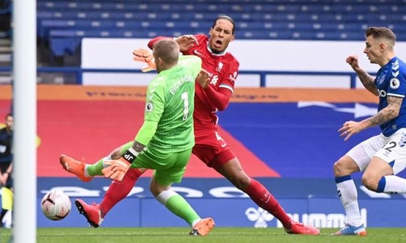 'Pickford is nog altijd verantwoordelijk voor de ondergang van carrière Van Dijk'