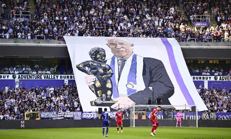 Anderlecht met mooi eerbetoon aan Verschueren voor Club Brugge