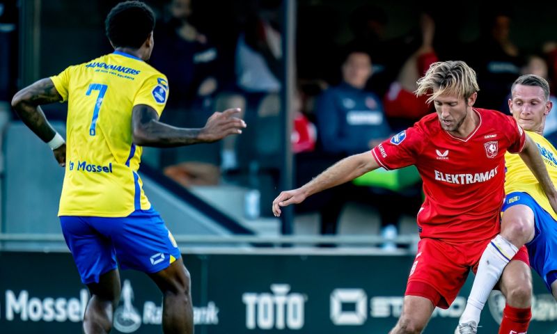 Wéér gaat het fout: RKC Waalwijk - FC Twente stilgelegd door vreugdebier