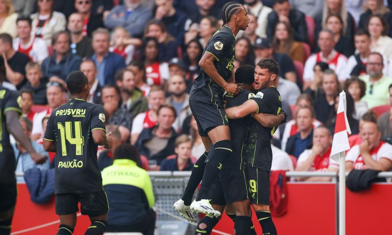 LIVE: Ajax en Feyenoord maken zich op voor beladen Klassieker