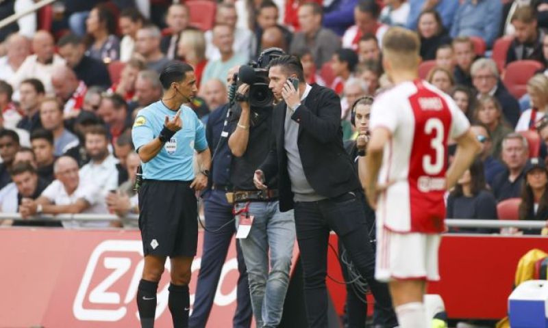 'Dat Ajax 't lef heeft om ergens iets van te vinden. Zwijgen en accepteren'