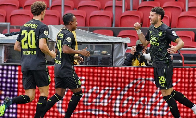 LIVE: Ajax en Feyenoord maken zich op voor restant gestaakte Klassieker