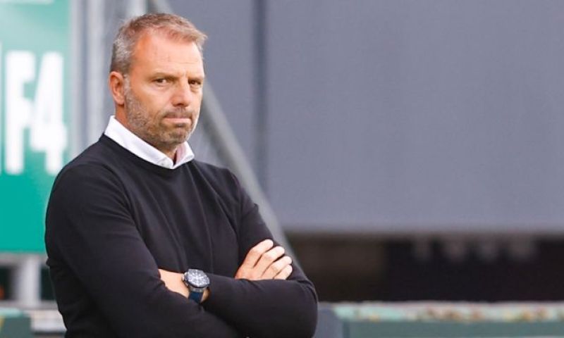 Derksen neemt het op voor Steijn: 'Begrijp niet wat men de trainer kwalijk neemt'