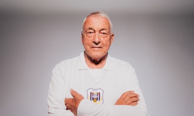 Anderlecht eert tegen KV Mechelen Van Himst met heruitgave van klassieke shirts