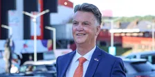 Thumbnail for article: Derksen reageert op terugkeer Van Gaal bij Ajax: 'Geef ze maar een vrije transfer'