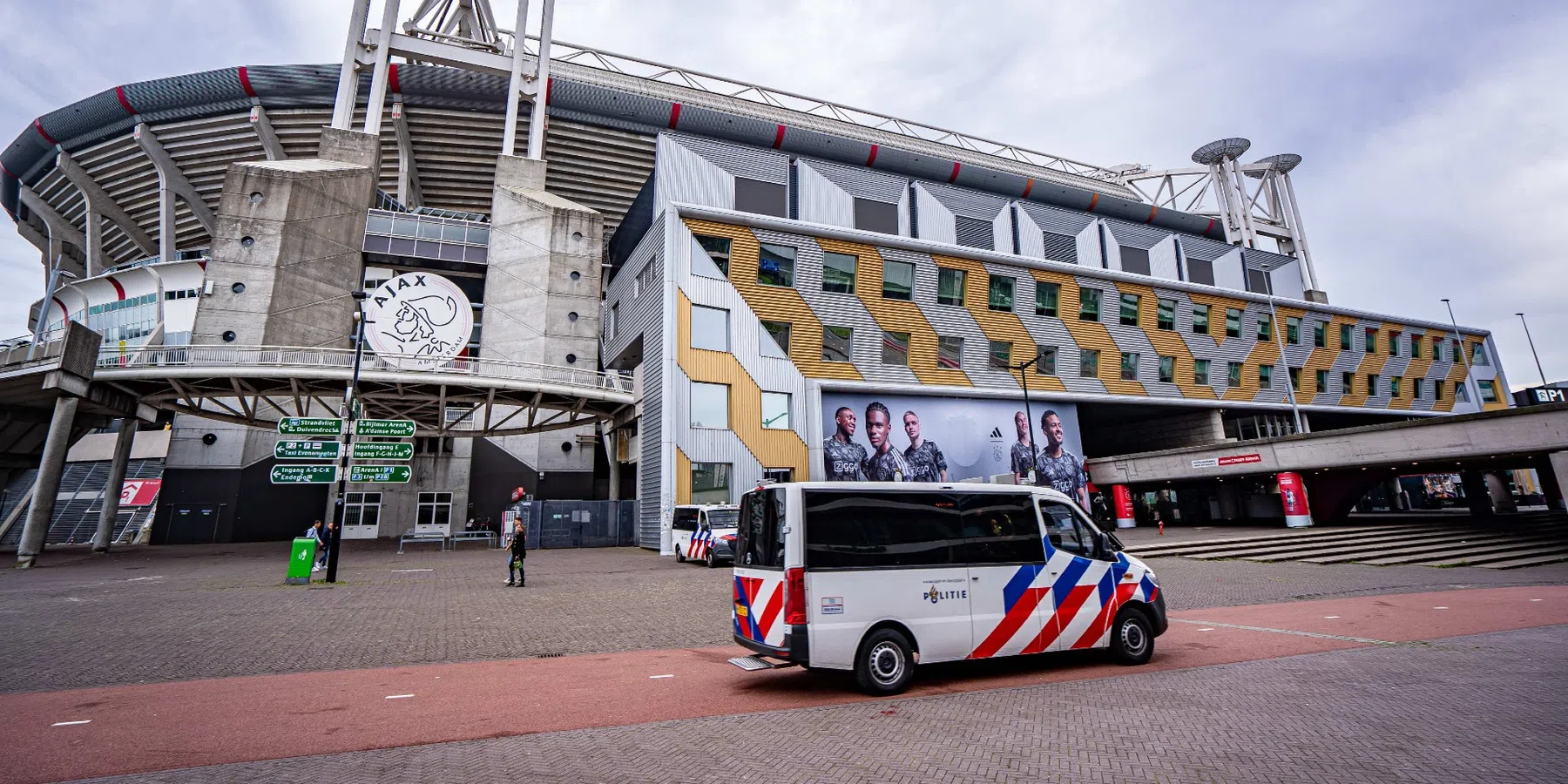 'Celstraf en taakstraf voor vijf Ajax-fans na uit de hand gelopen Klassieker'