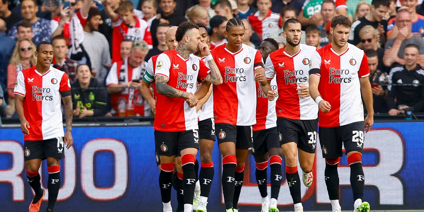 'Feyenoord denkt aan nieuwe hoofdsponsor en voert eerste gesprekken'