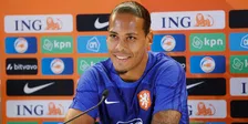 Thumbnail for article: 'Van Dijk is karakterloos, wil niemand voor hoofd stoten en waait met winden mee'