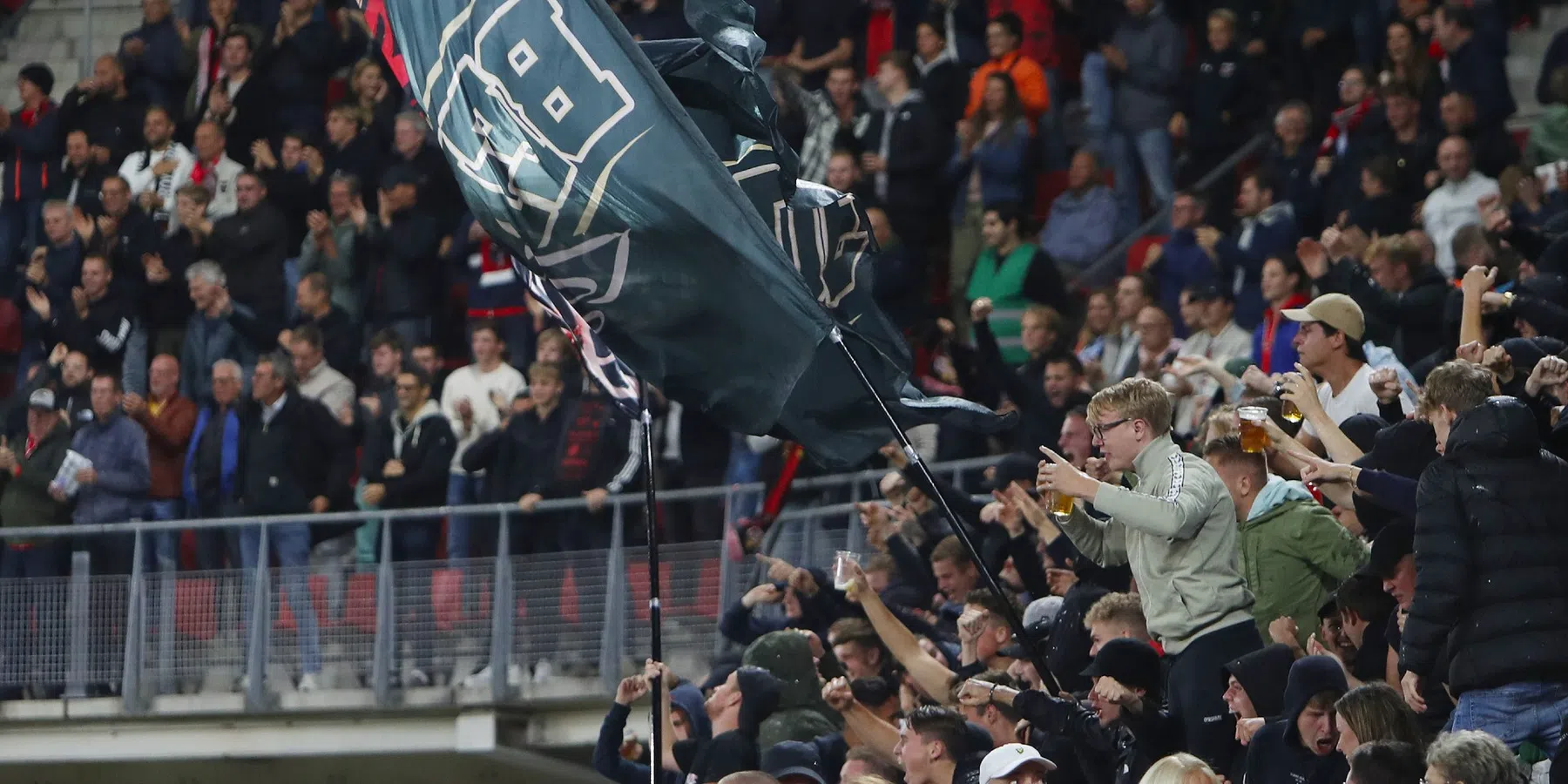 Wangedrag van Legia-fans in duel met AZ komt club duur te staan