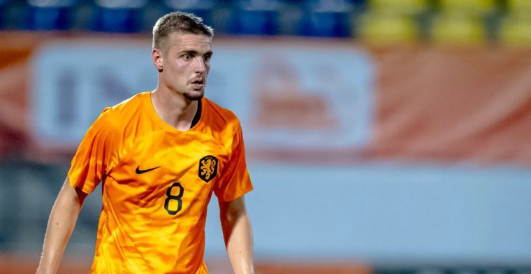 Jong Oranje dendert door onder Reiziger