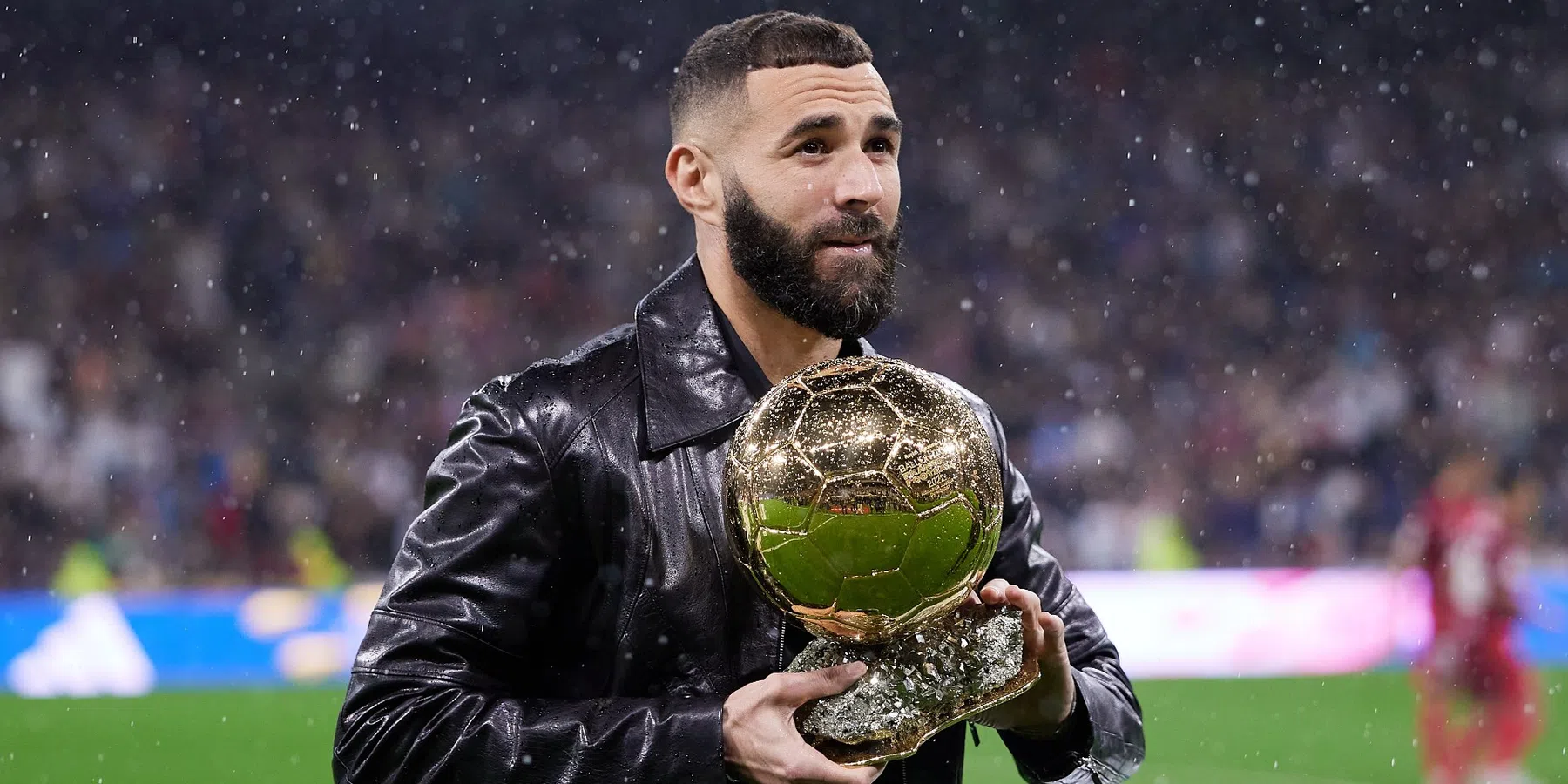 'Bij bewijs, moeten Benzema's Ballon d'Or en Franse nationaliteit afgepakt worden'