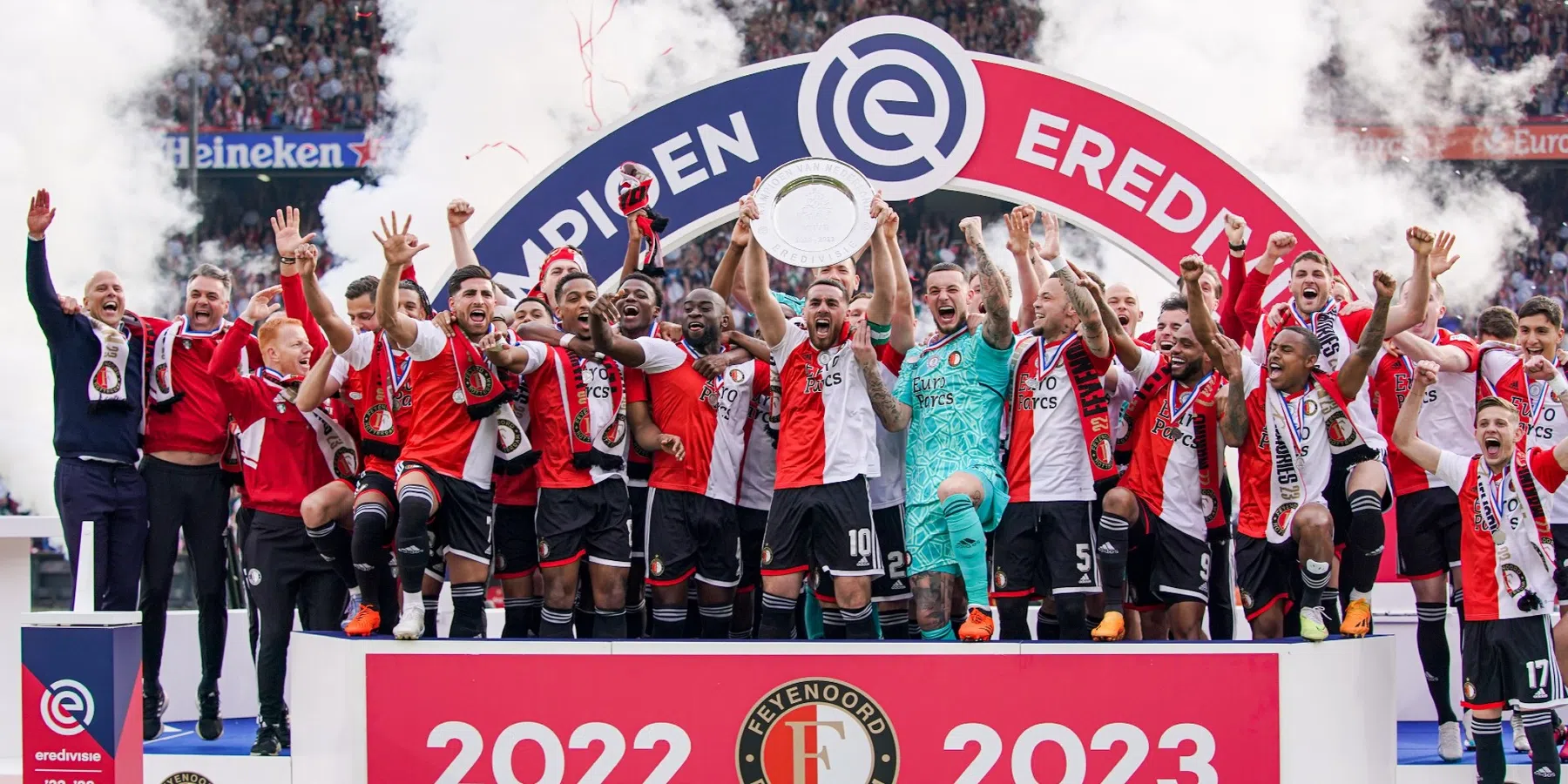 VI: Feyenoord noteerde meer transferafschrijvingen dan PSV over vorig seizoen