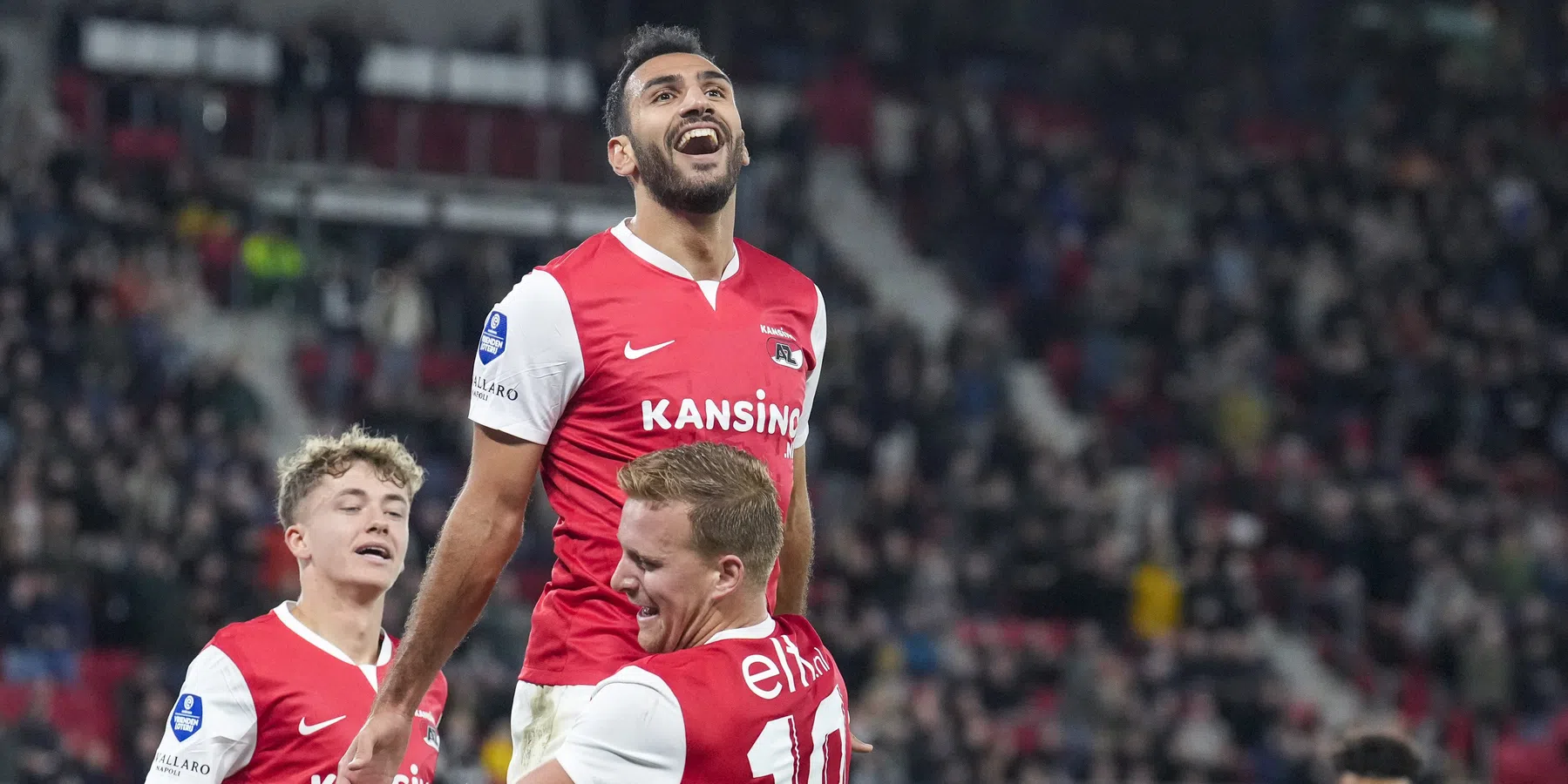 Ontketende Pavlidis maakt hattrick en leidt AZ naar zege