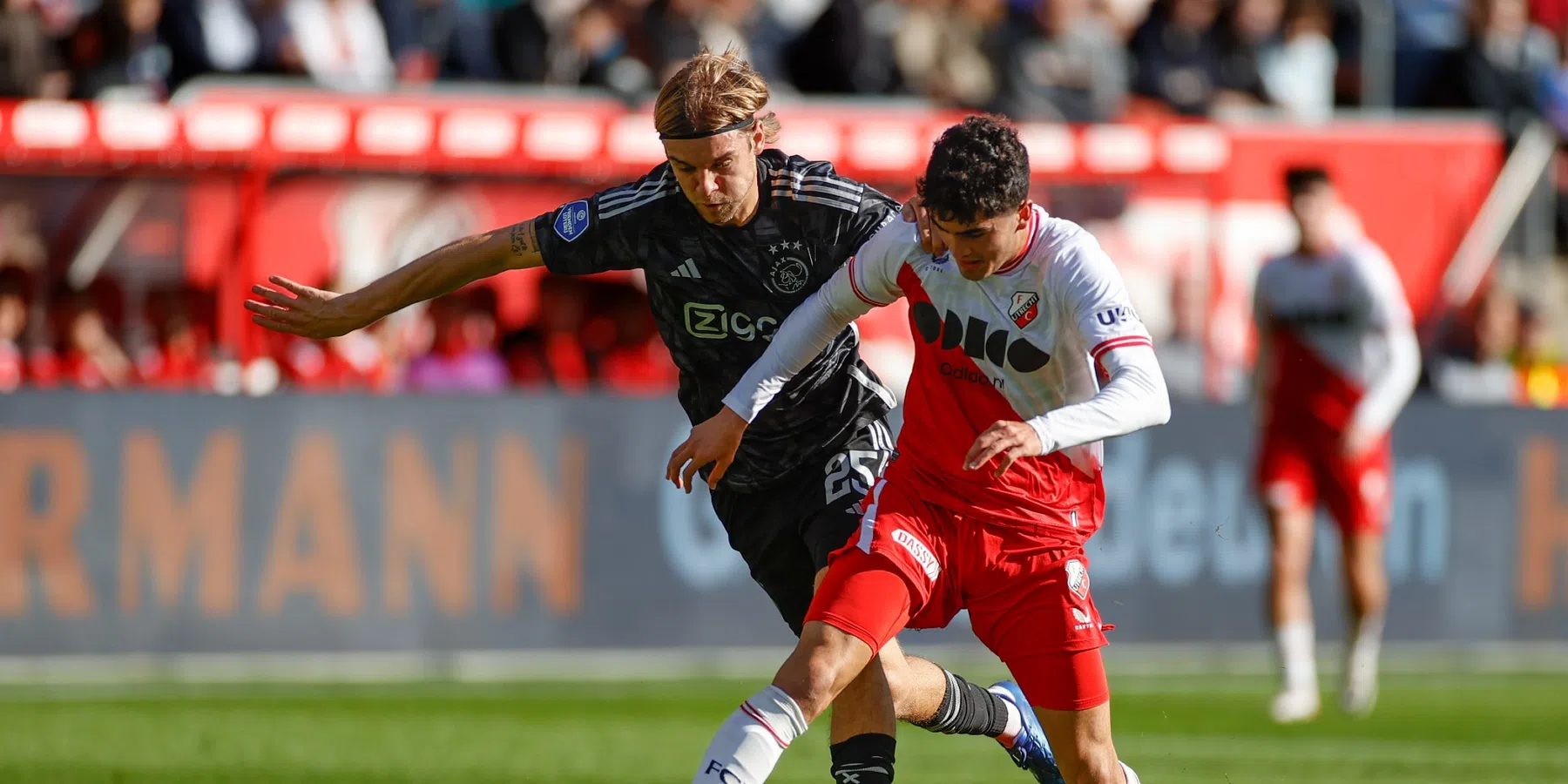 Utrecht en Ajax schieten weinig op met punt na chaotisch, doelpuntrijk duel