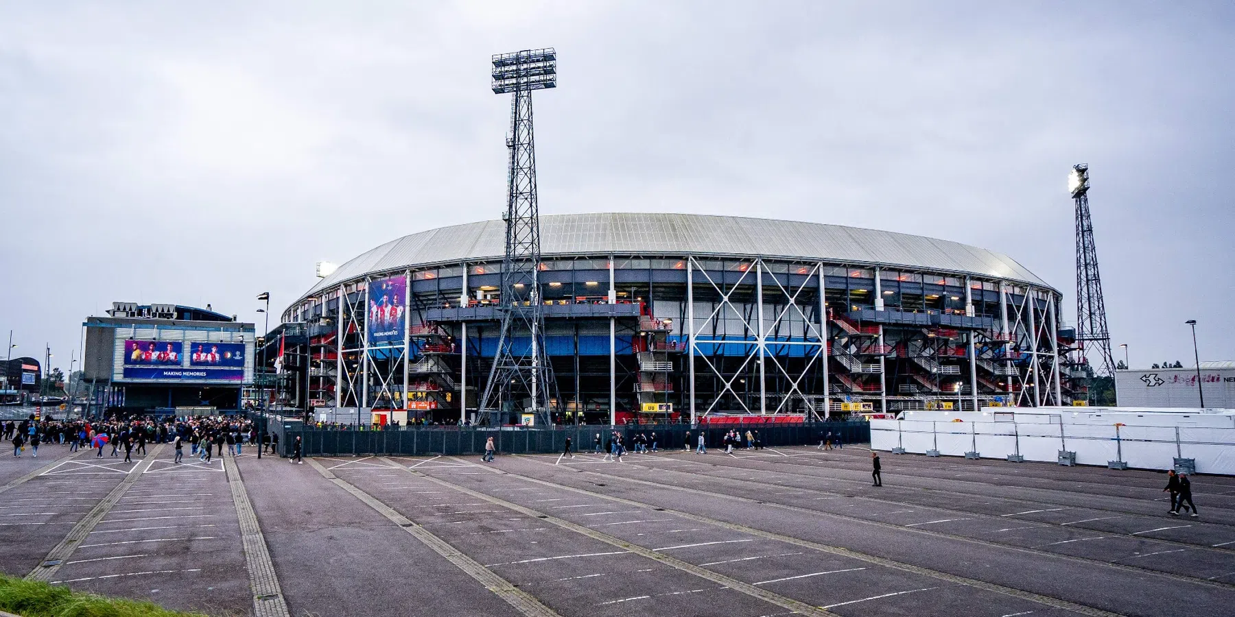 Feyenoord krijgt boete na 'Green Brigade'-spandoek in Kuip