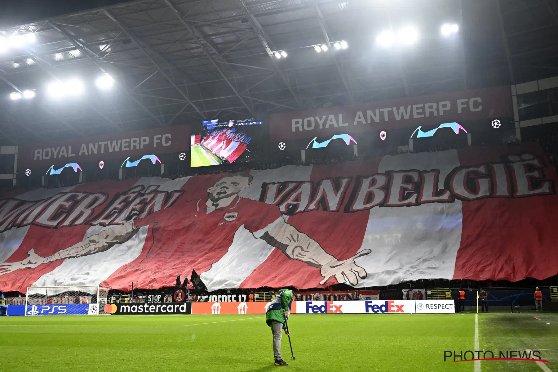 ‘Geweldige tifo Antwerp in Champions League kent ferm prijskaartje’