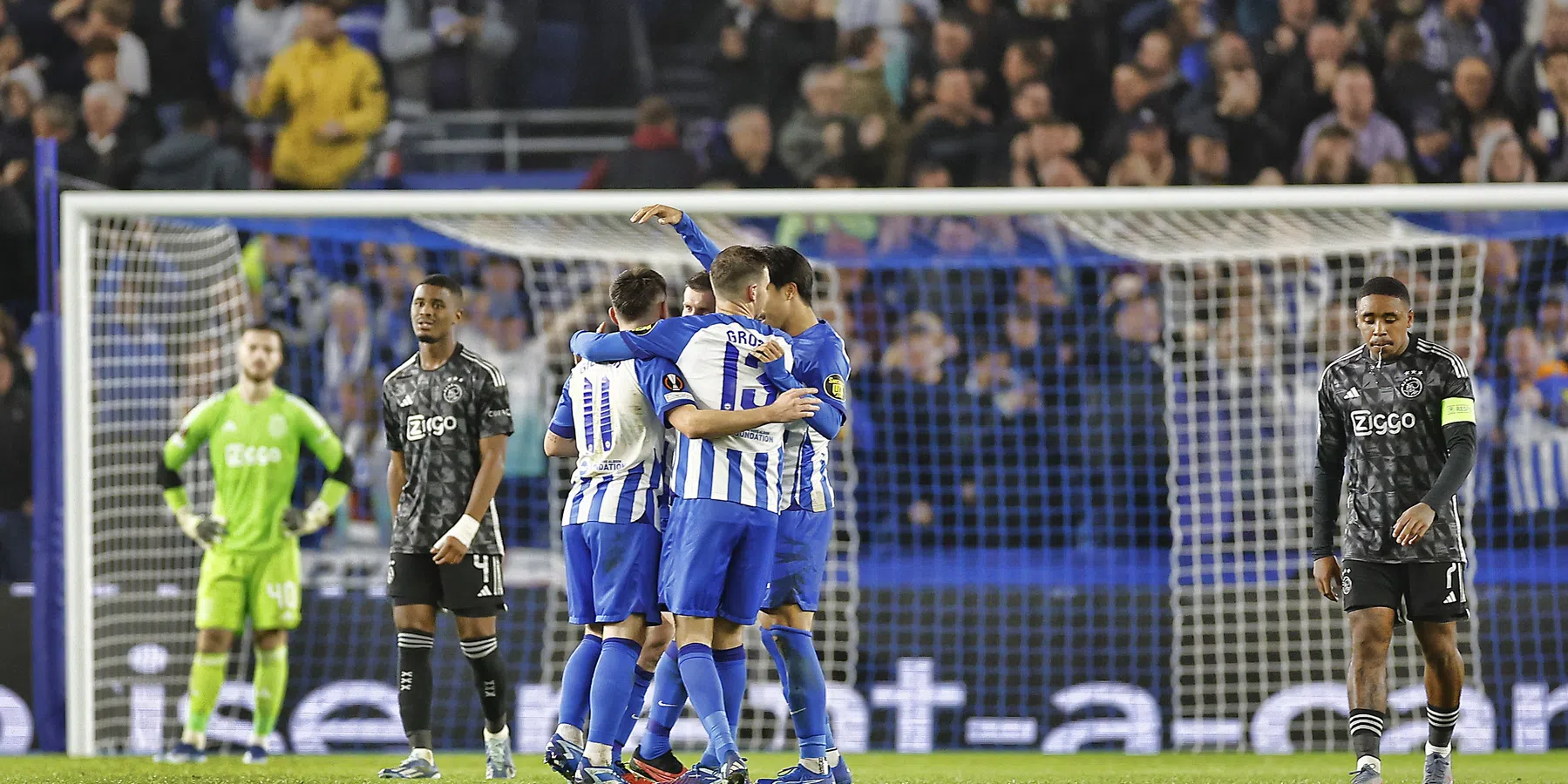 Ajax ook onder Maduro machteloos: Brighton wint eenvoudig