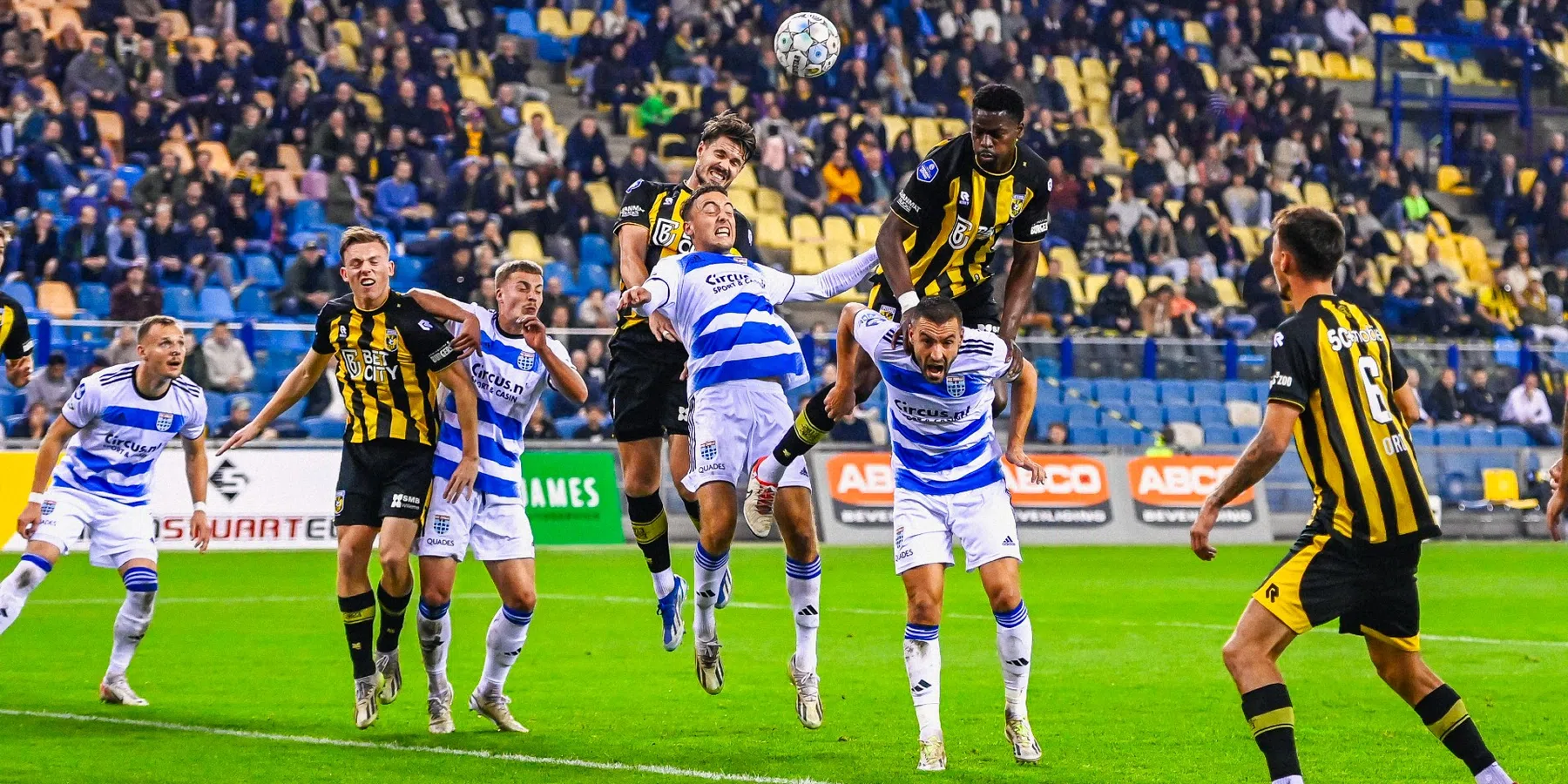 Vitesse speelt in eigen huis gelijk tegen PEC Zwolle