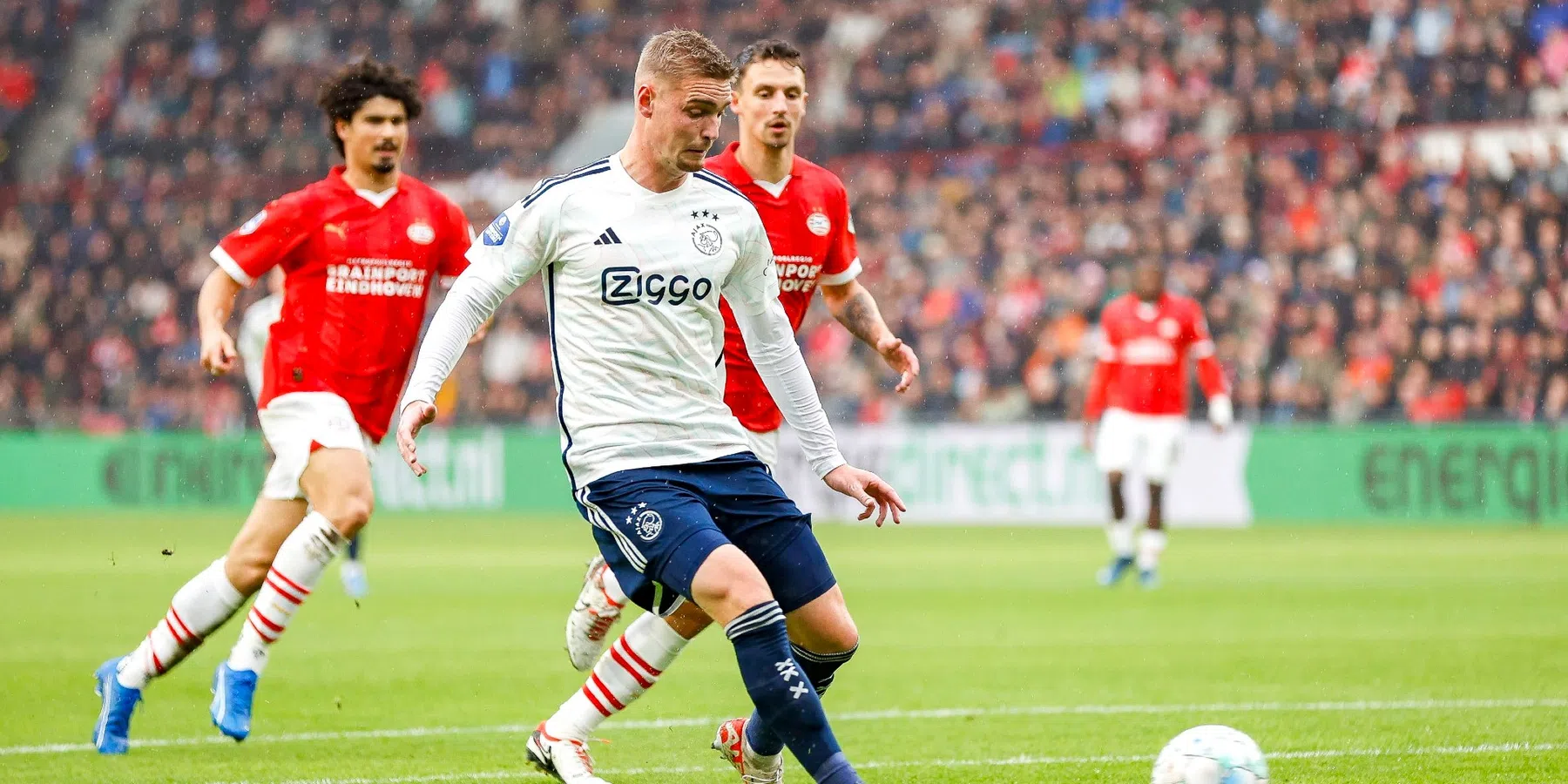 Treffen tussen PSV en Ajax stilgelegd doordat fan gereanimeerd moet worden