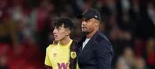 Thumbnail for article: Kompany klaagt lange wachttijd bij VAR aan: "Zeven minuten voor een haardikte"