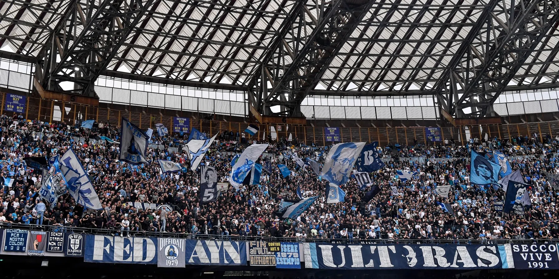 Napoli supporter overleden na val bij Stadio Diego Armando Maradona