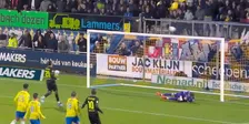 Thumbnail for article: De beelden: Gimenez stift penalty over, Kramer komt verhaal halen