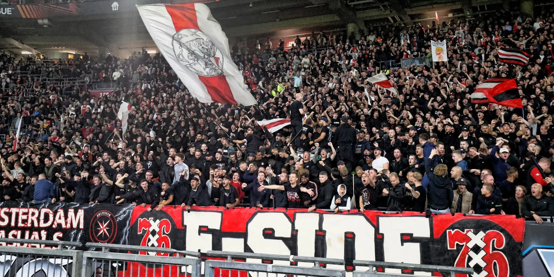 'Flinke puinhoop' op tribune Ajax 