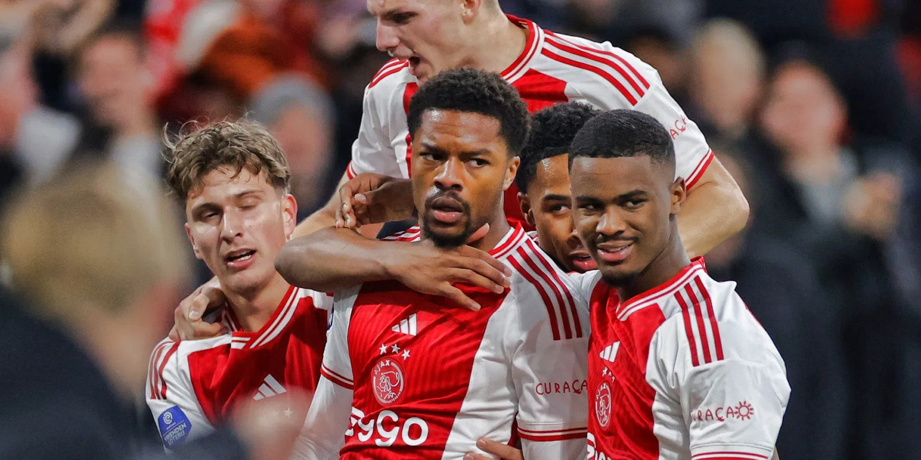 Enorme sneer van Akpom richting Steijn bij Ajax