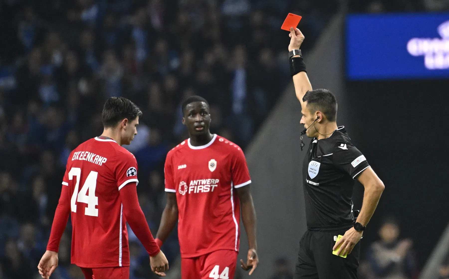 Porto tegen Antwerp bepaalt door rode kaart Ekkelenkamp volgens Portugese media