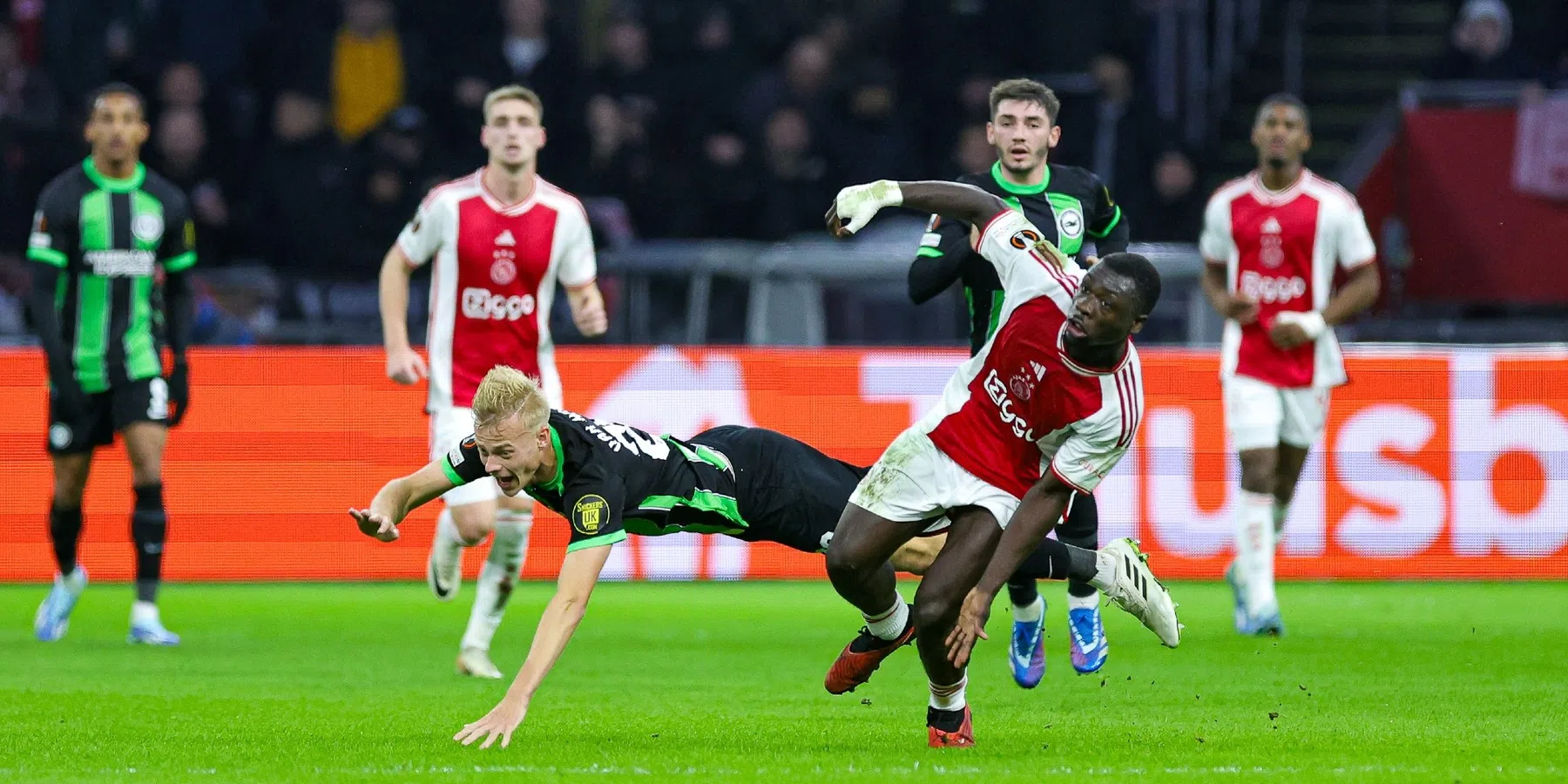 Ajax verliest weer van Brighton: Europa League-uitschakeling dreigt