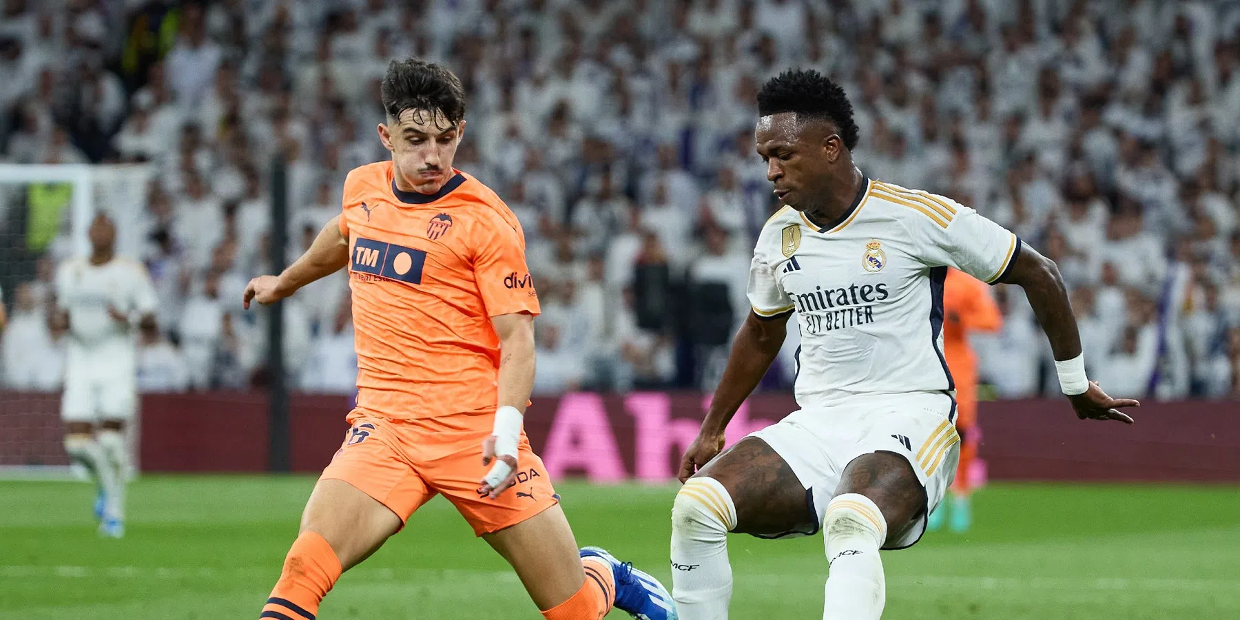 Real Madrid laat niets heel van Valencia en verstevigt tweede plek