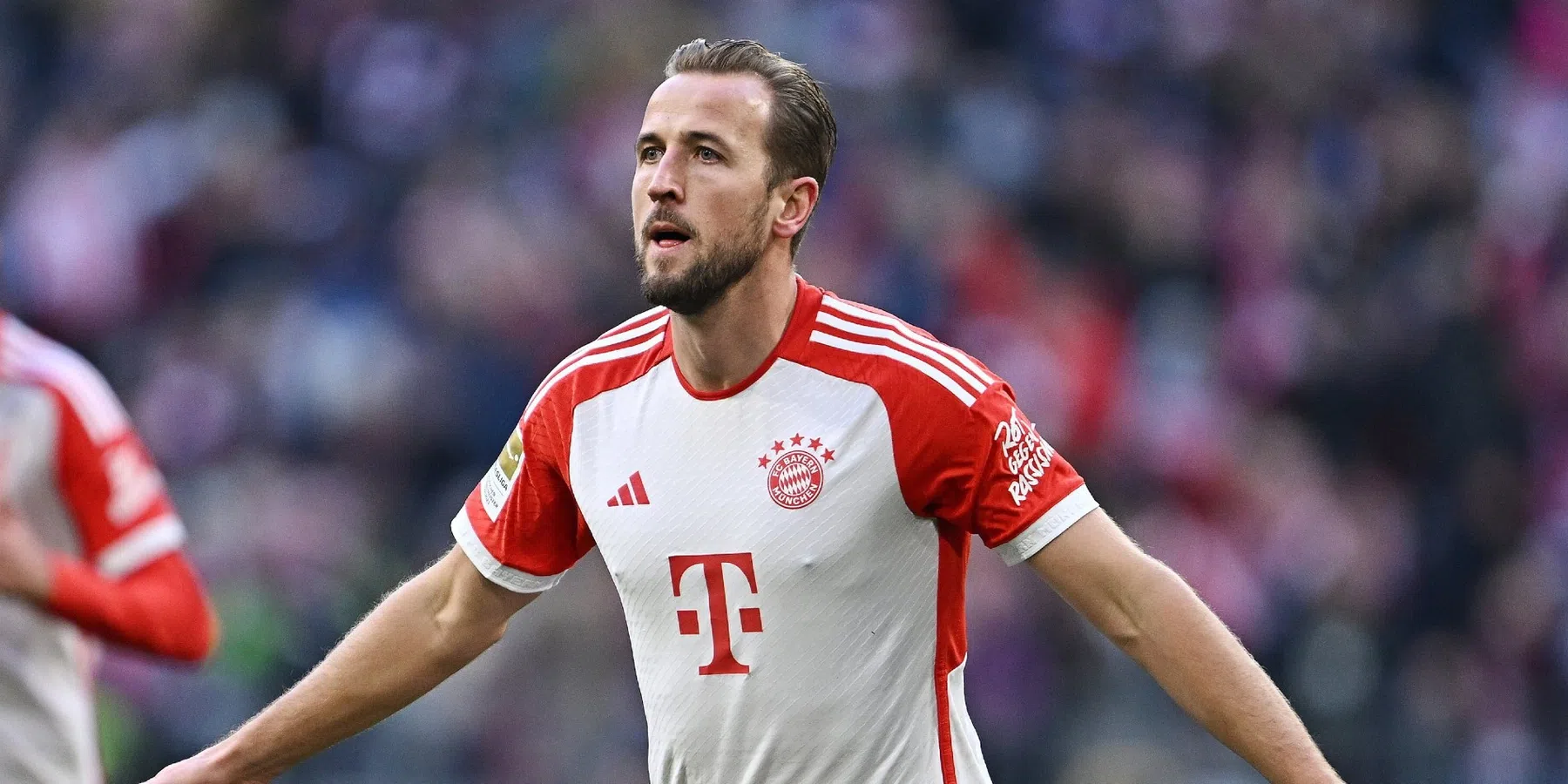 Bayern met topscorer Kane komt met schrik vrij, Weghorst scoort bij remise