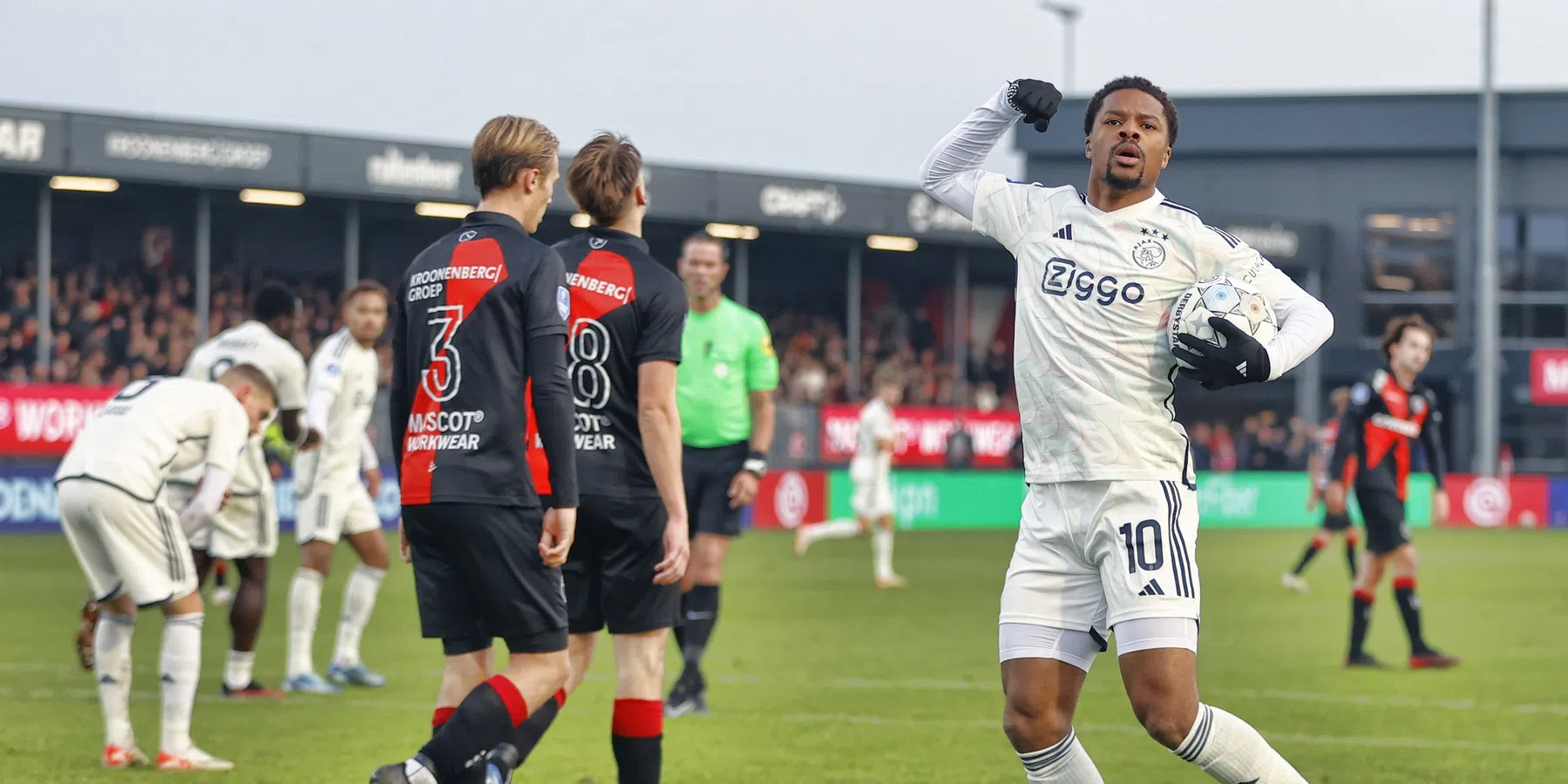 Ajax loopt averij op tegen Almere City
