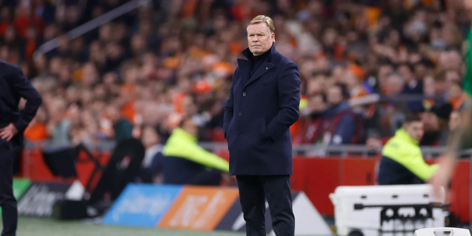 Koeman ziet unieke beelden vol ongeloof terug: 'Slaat nergens op, dit kan niet'