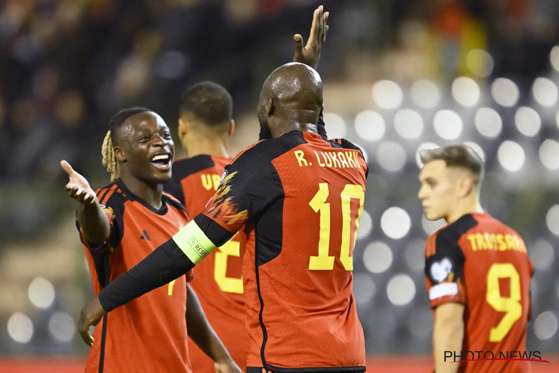 Lukaku staat graag met Jeremy Doku op het veld bij de Rode Duivels