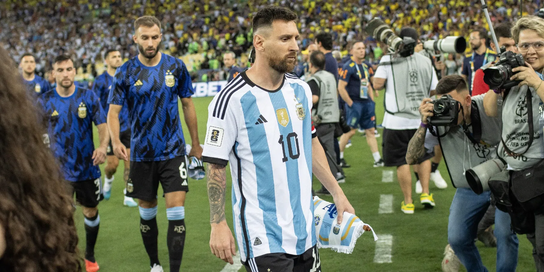 Messi witheet door rellen in Rio bij Argentinië - Brazilië